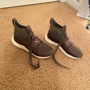 NEW green puma sneakers!!